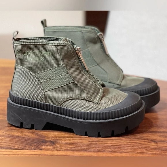 Calvin Klein Berti Zipper Ankle Boots Utility Chunky Lug Sole Round Toe Green 6M - Picture 1 of 8